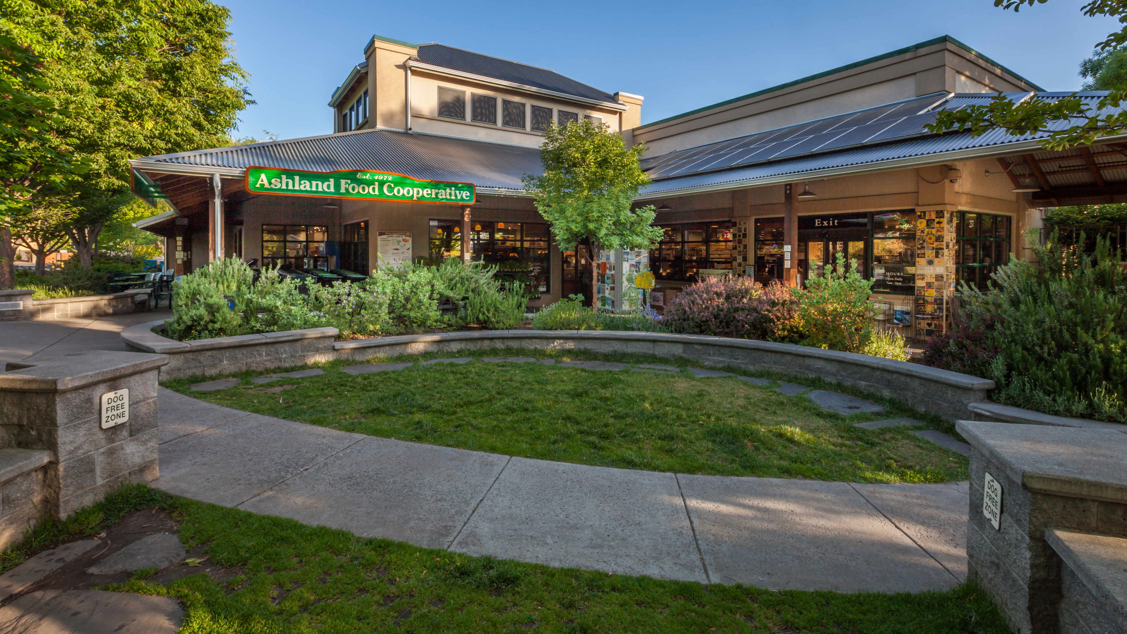 front exterior view of the ashland food co-op