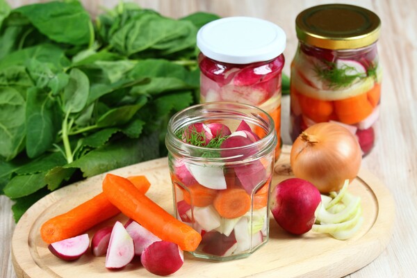 Spicy Radish and Carrot Ferment